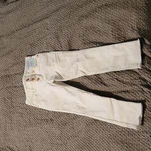 NWT Cat and Jack White skinny jeans size Girls 5. Never worn. Still has the tags